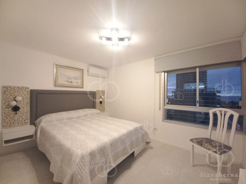Imagen 13 de 27 de Vende Apartamento De 2 Dormitorios Y Medio En Chiverta, Reciclado Completo. Punta Del Este