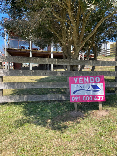 Se Ofrece En Venta Casa En La Calle Principal De Punta Del Diablo