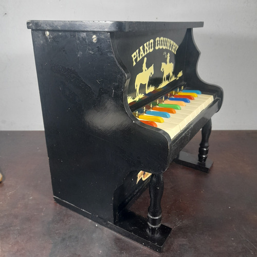 Imagem 5 de 9 de Pianinho Piano Country Hering Ótimo Estado Antigo Madeira