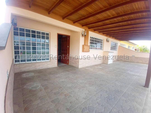 / Casa En Venta En Cabudare Urb.oportunidad De Invertir Cod 2 - 4 - 1 - 1 - 6 - 4  Mp /