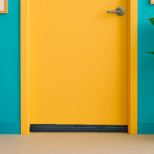 Protetor Veda Porta Rodinho 80cm | Impermeável e Eficiente Contra Insetos, Poeira, Água e Vento | Ideal para Ambientes Internos e Externos | Fácil Instalação e Acabamento Discreto