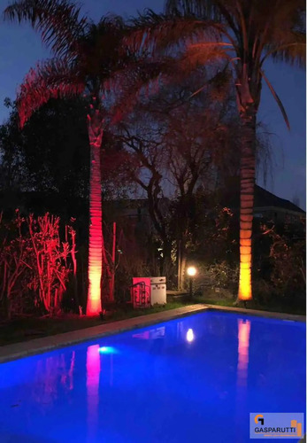 Casa En Alquiler En Barrio Septiembre, 4 Ambientes Con Pilet