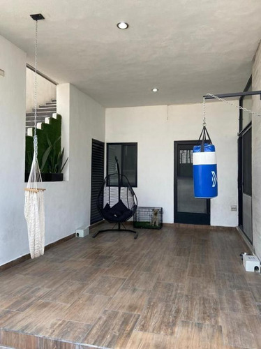 Casa Con Amplia Terraza Residencial Dinastia/san Jerónimo Con En Venta