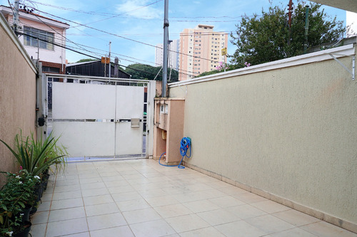 Sobrado Com 2 Suítes E Varanda Em Localização Privilegiada