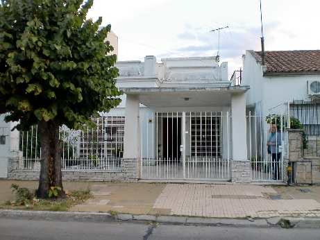 Casa Con Departamento En Venta En Don Bosco Este