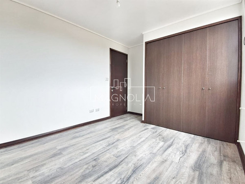 Casa En Venta De 3 Dorm. 4 Baños Más Escritorio, En Concón