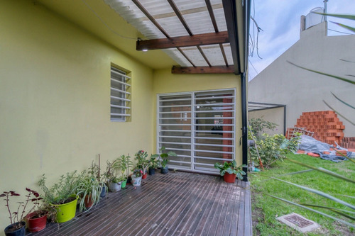 Imagen 19 de 30 de Casa De 3 Dormitorios, Parque Y Cochera, Reciclada