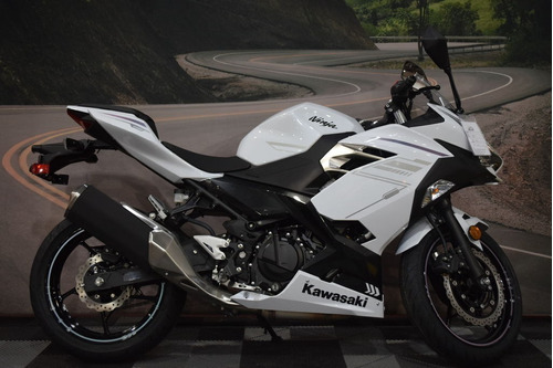Imagen 1 de 2 de 2023 Kawasaki Ninja® 400 Pearl Blizzard White/metallic