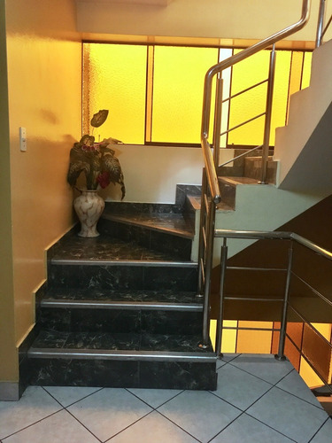 Dormitorio Con Baño Compartido Con Un Inquilino. Puerta Directo A Calle. A 1 Cuadra De Municipalidad Chorrillos. A 3 Cuadras De Estación Inicial De Metropolitano