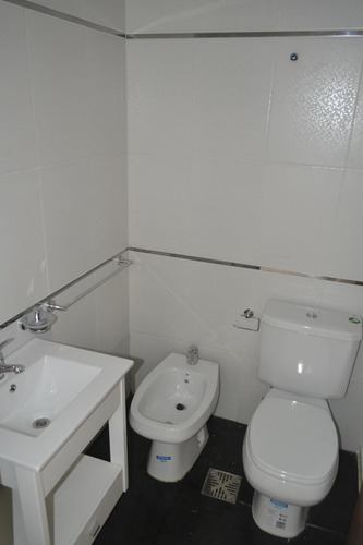 Semipiso Alto, Luminoso Y Amplio, Excelente Relacion Precio Calidad Terraza Comun Con Asador