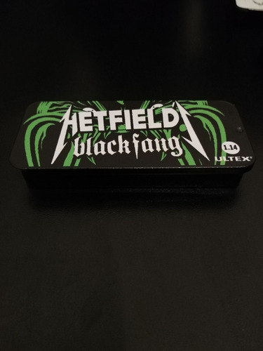 Metallica Puas Pick Tin Black Fang