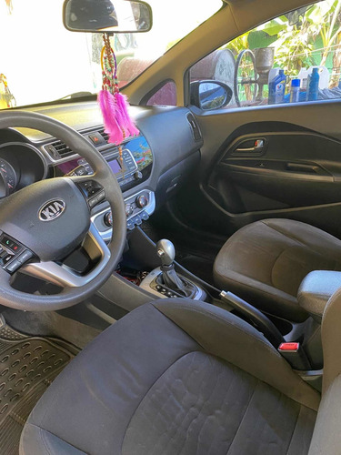 Imagen 4 de 10 de Kia Rio Semi Full