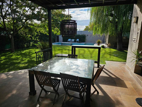 Casa En Venta Club De Campo Guaymallén
