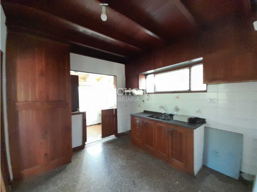 Casa En Dos Plantas, Todos Los Servicios. Ideal Vivienda Permanente