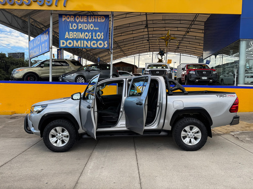 Toyota Hilux 2.7 Cabina Doble Sr Mt