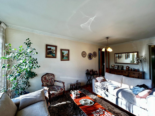 Amplia Casa Con Excelente Ubicación I Manquehue