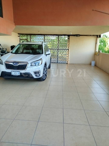 Casa En Venta En Col. Lomas Del Roble En San Nicolas De Los Garza Nuevo Leon
