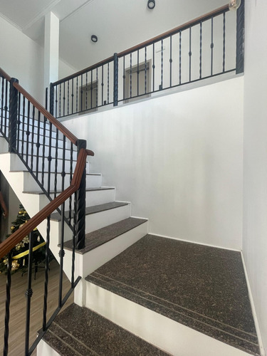 Se Vende Increible Casa En Barrio La Paloma, Villa Allende!!