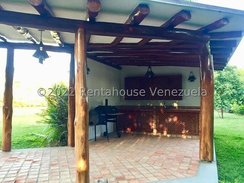 Imagen 28 de 30 de Mayerling Gonzalez Bm Vende Casa La Lagunita Country Club Mls #23-5183