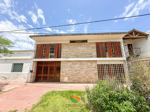 Casa De 2 Dormitorios En Juniors