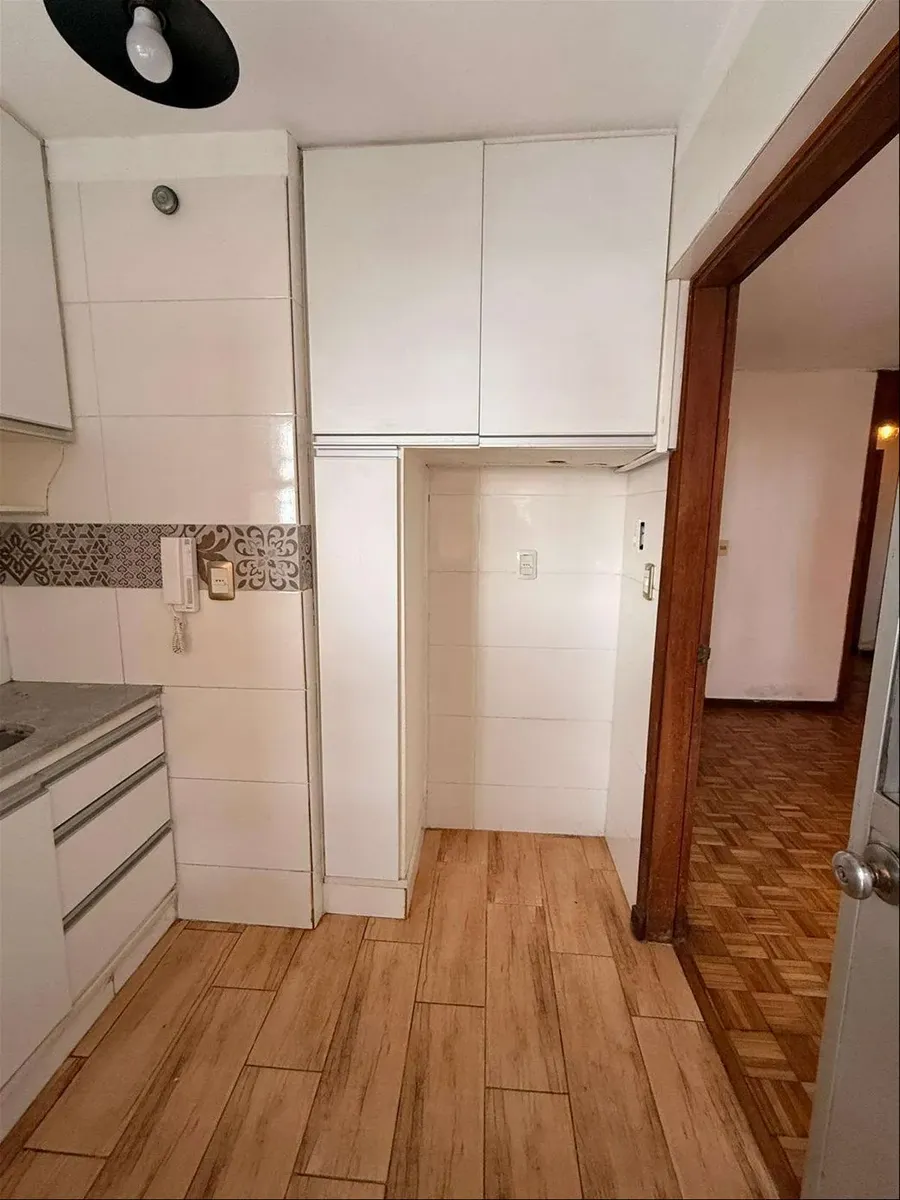 Se Alquila Apartamento Al Frente, 1 Dormitorio, Ubicado Sobre Benito Blanco, Con Vista Hacia La Rambla. · Foto 3