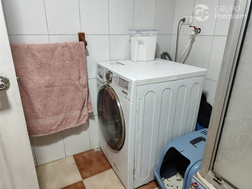 Casa En Venta De 5 Dorm. En Cerro Navia