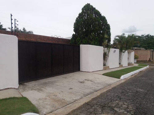 Se Vende Casa Quinta Colinas De Guataparo Plc-723 
