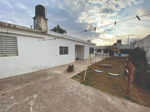 Imagen 7 de 30 de Ferreyra, Casa De 2 Dormitorios Más Departamento De 1 Dormitorio Y Escritorio