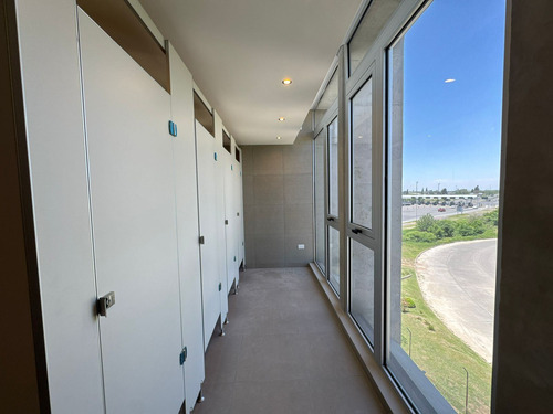 Parque Empresarial Aeropuerto. Oficinas En Alquiler De 50 M2 Y 60 M2. A Estrenar!