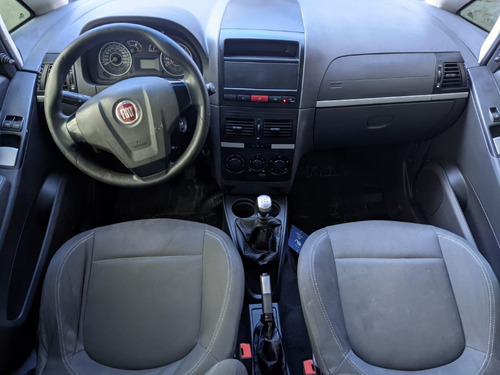 Imagem 6 de 12 de Fiat Idea Atractive 1.4 2012