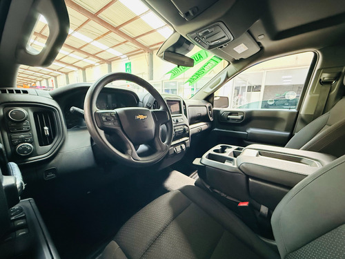 Chevrolet Silverado Custom 2025