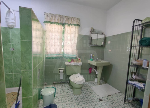 Se Vende Casa En El Rosal, De Estratégica Ubicación Habitable 5/5/5 Interesante Potencial Comercial Y Residencial Con Posibilidades De Ampliar