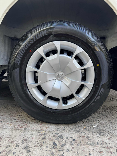 Toyota Hiace 2.8 Tdi Furgón 6at L2h2 3a 5p