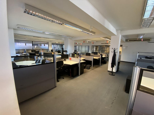 Oficina En Venta O Alquiler - Centro, Av Corrientes - 3 Cocheras 670m2, Posibilidad De Dividir