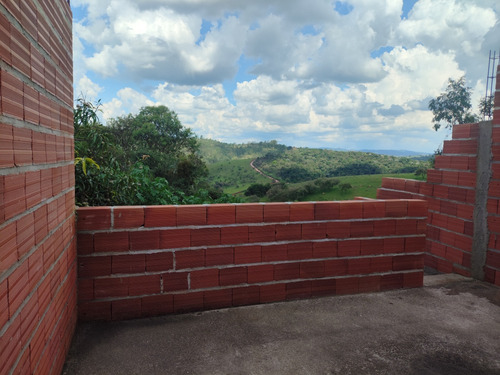 Casa 4 Cômodos E Um Banheiro