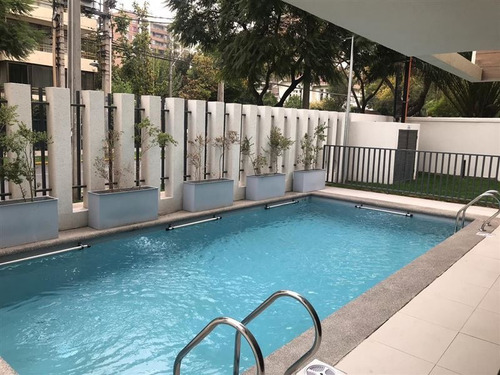 Arriendo 2d+2b+e Con Patio En Plaza Ñuñoa, Cercano Metro