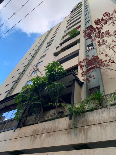 Bello Planta Baja Lleno De Espacios Para El Disfrute De Una Casa Dentro De La Seguridad De Un Edificio Mls #22-11078