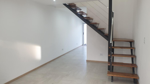 Imagen 2 de 13 de Duplex De 3 Ambientes Con Cochera - Ultima Unidad