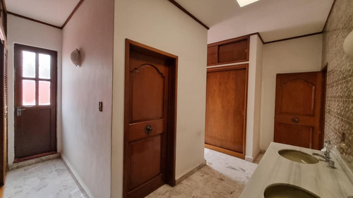 Residencia De Alta Plusvalía En El Corazón De Querétaro Con Uso De Suelo Mixto Inversión Garantiz...