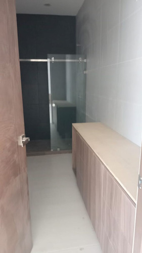 Preciosa Residencia En Misión San Jerónimo, 5 Habitaciones, Sótano, 6.5 Baños..
