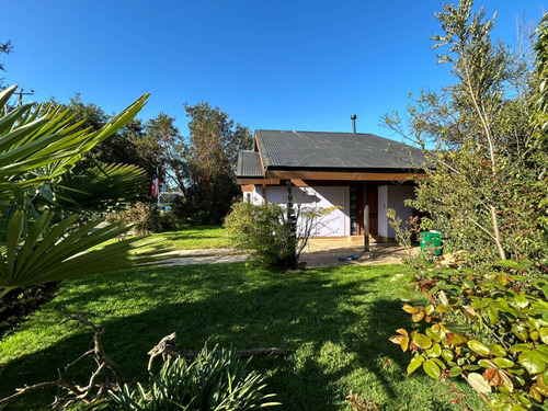 Casa Con Amplio Patio En Villa Los Encinos