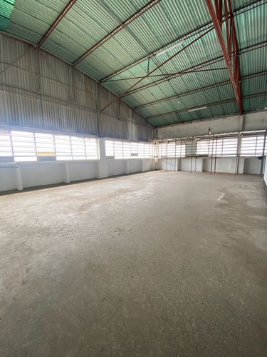 Piso Industrial/galpon En Alquiler 755 M² Boleita Norte