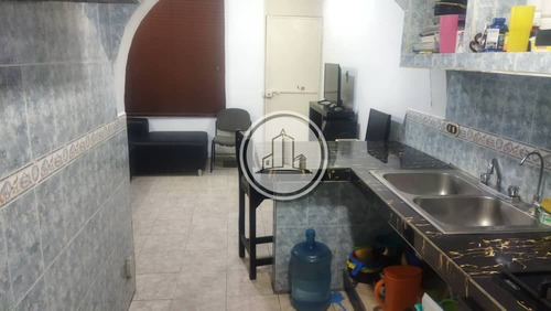 En Venta Apartamento En Urb. Lago 2 Precio De Oportunidad. Amoblado 005jsc