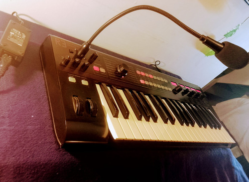 Sintetizador Korg R3 Mmt (multi Modeling Technology) (Usado)