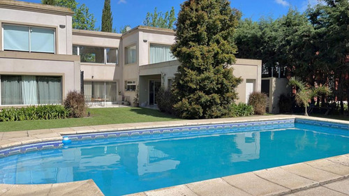 Venta Casa  El Portillo ,suite En Pb +3 Dor. Pilar