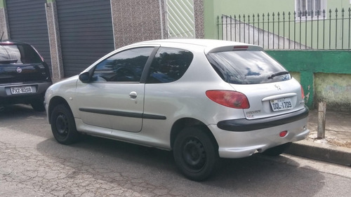 Imagem 3 de 8 de Peugeot 206 2005 1.4 Presence 3p
