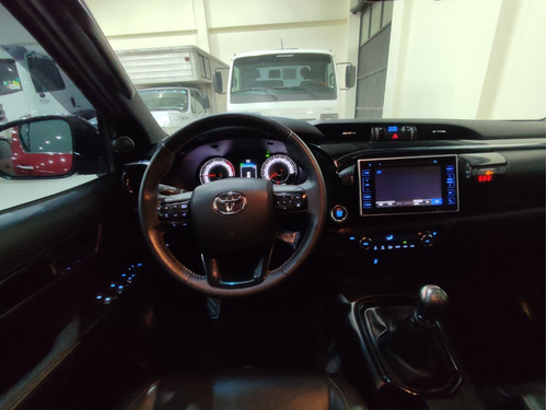 Imagen 20 de 24 de Toyota Hilux Srx 2,8 Tdi 4x2 Mt