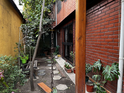 Impecable Casa De 5 Dormitorios Con Local Comercial