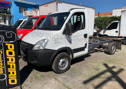 Imagem 16 de 18 de Iveco 35s14 2014 Chassis