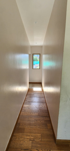 Venta Casa Amplia Y Funcional / Barrio Cerrado / 3 Dorm